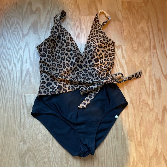 Summersalt The Perfect Wrap One-Piece - Leopard 12 - Picture 1 of 3